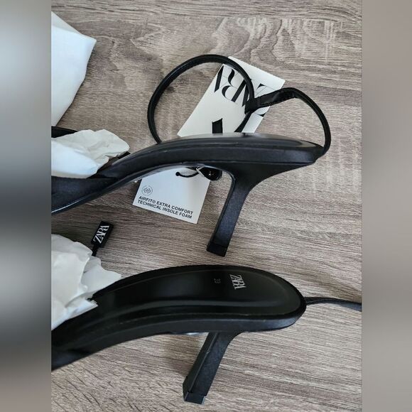 NEW WOMEN'S ZARA SANDALS RHINESTONE STRAPPY BLACK COLOR SIZE 8 EU 39. - Picture 3 of 6